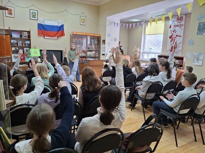 Тайная связь с пельменями: в Калининграде профессиональная писательница провела мастер-класс по сочинению стихов - Новости Калининграда | Фото: Библиотека им. А. П. Соболева