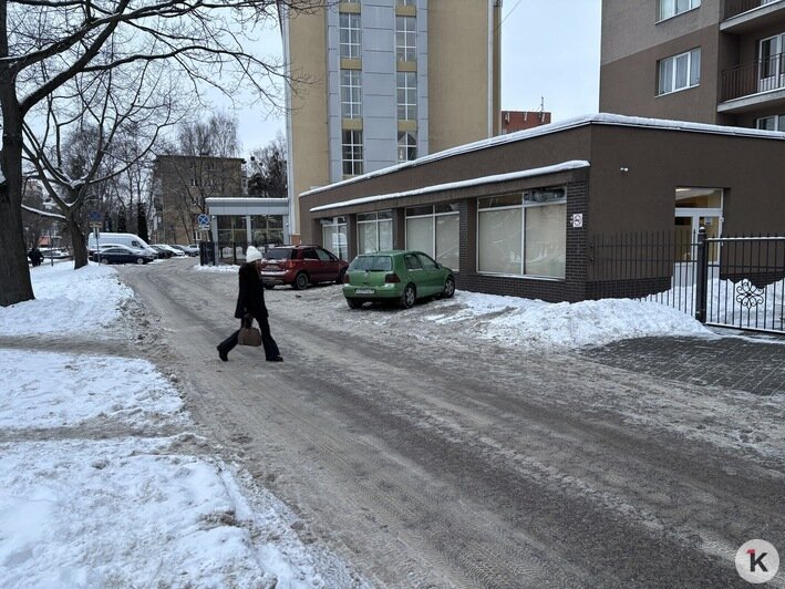 «Вчера не трогали, а сегодня — штрафстоянка»: в центре Калининграда стали эвакуировать авто с народной парковки - Новости Калининграда | Фото: Александр Подгорчук / «Клопс»