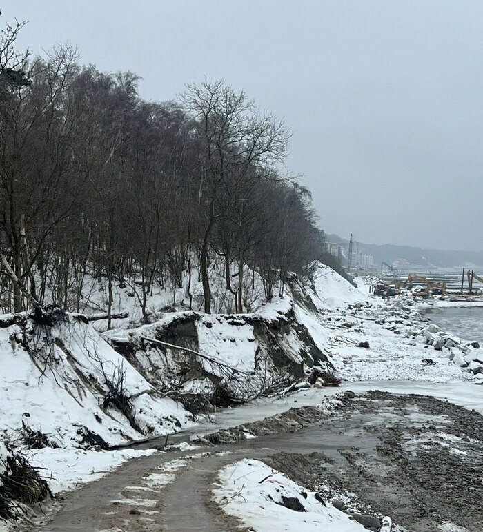 За пределами укрепленной зоны берег значительно пострадал. | Фото: пресс-служба БФУ им. Канта