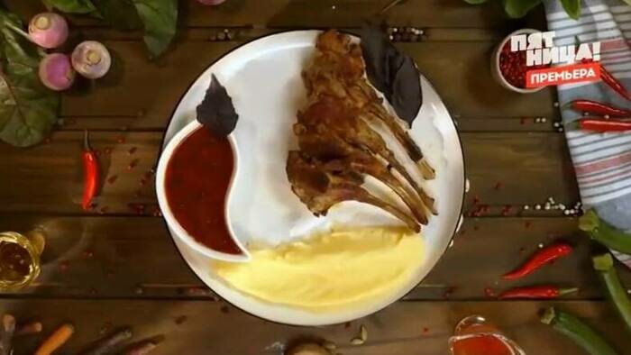 Калининградец поучаствовал в «Битве шефов» и поделился рецептом каре ягнёнка, которое оценил Ивлев (фото)   - Новости Калининграда | Скриншот: телеканал «Пятница!»