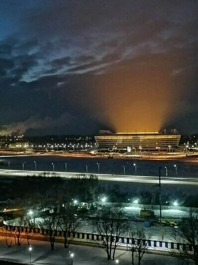 «Это горит стадион?»: калининградцев напугало рыжее зарево над «Ростех Ареной» (фото, видео)   - Новости Калининграда | Фото: очевидцы