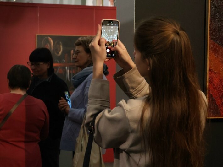 «Пространство бесконечных оттенков»: в Калининграде открылась выставка, посвящённая самому неоднозначному цвету - Новости Калининграда | Фото: Калининградский музей изобразительных искусств