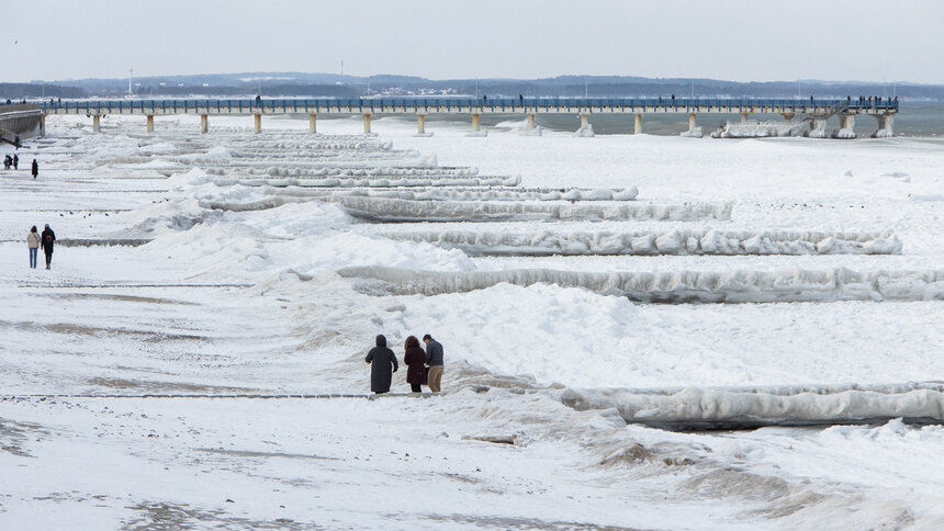 Не выходить на морской лёд и отменить прогулки по паркам: в Зеленоградске дали рекомендации туристам и горожанам - Новости Калининграда | Фото: Александр Подгорчук / Архив «Клопс»