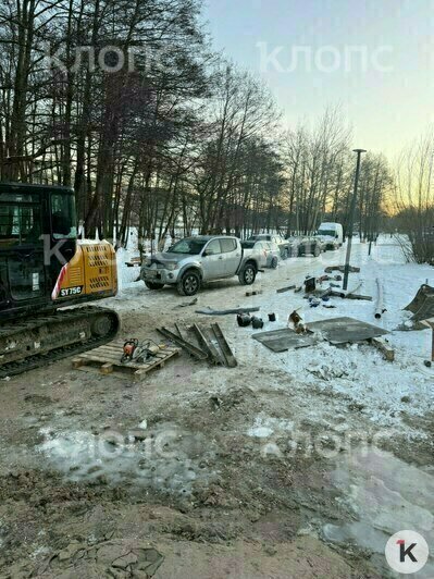 В Калининграде частный подрядчик пытался устранить утечку, но в итоге оставил несколько домов без воды (фото, видео, обновлено) - Новости Калининграда | Фото: очевидец