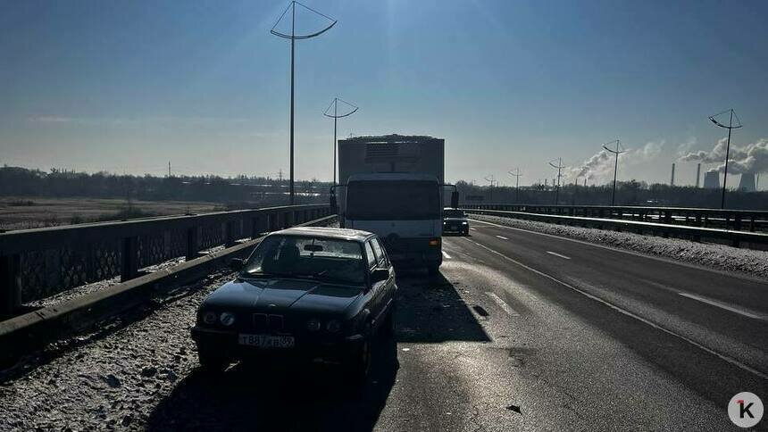 Под Калининградом водители три часа на морозе ждут ГАИ после аварии, из-за которой в машинах сломались печки - Новости Калининграда | Фото читателя