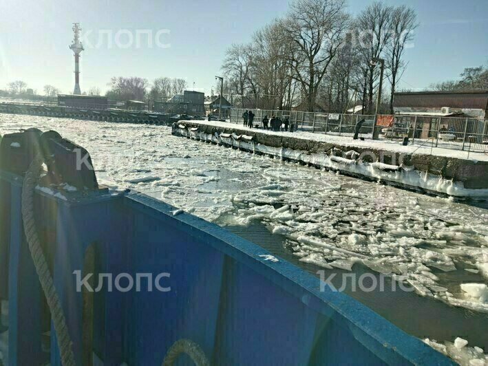 Из Балтийска на косу отошёл первый за два дня рейсовый паром (фото, видео) - Новости Калининграда | Фото: очевидцы