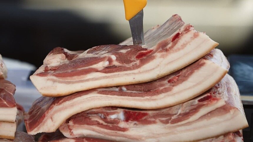 Сало мясом не испортишь: в России грудинка и другие виды свинины подешевели на 25-30% - Новости Калининграда | Фото: Александр Подгорчук / Архив «Клопс»