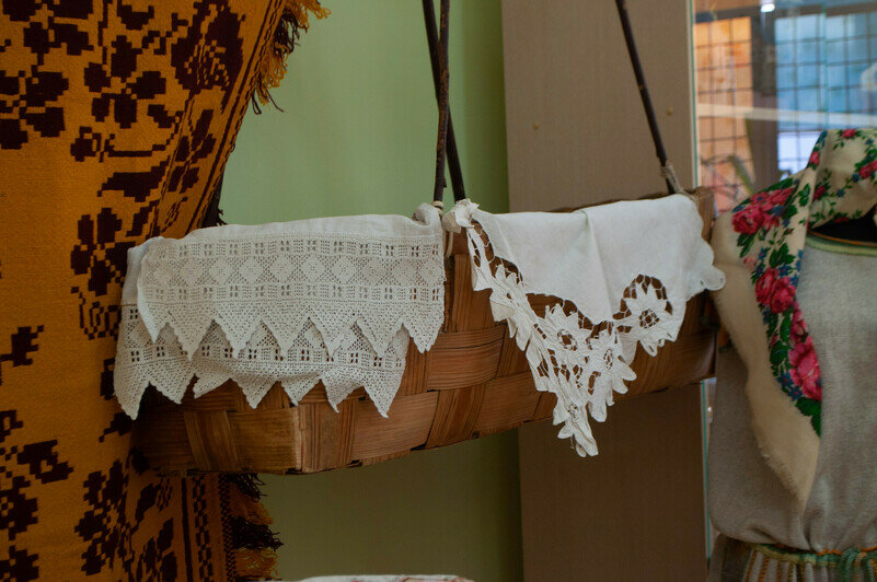 Детская люлька, возможно, предмет привезли из Брянской области. | Фото: Ксения Андреева