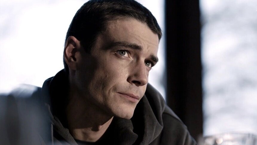 Звезда «Триггера» Максим Матвеев рассказал, какой талисман носит в память о Калининградской области - Новости Калининграда | Кадр из сериала «Триггер»