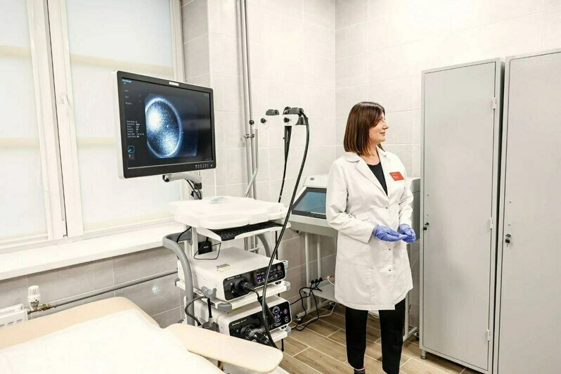 В Калининграде после реконструкции открылась поликлиника на улице Марины Расковой (фото) - Новости Калининграда | Фото: канал губернатора Калининградской области Алексея Беспрозванных / MAX