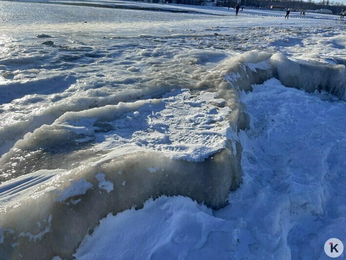 Лёд до горизонта: в Пионерском замёрзло море, и люди пошли гулять по нему (видео) - Новости Калининграда | Фото: «Клопс»