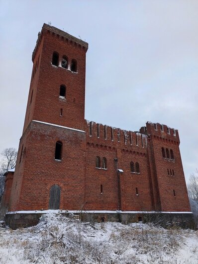 Руины дворца Бейнунен с башенным сараем  | Фото: архив Аркадия Жердева