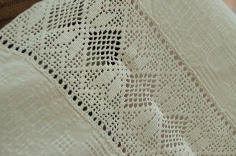 Ирина Кунц много лет бережно собирает и хранит предметы старины. | Фото: Ксения Асатурова