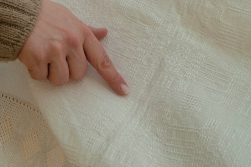 Ирина Кунц много лет бережно собирает и хранит предметы старины. | Фото: Ксения Асатурова