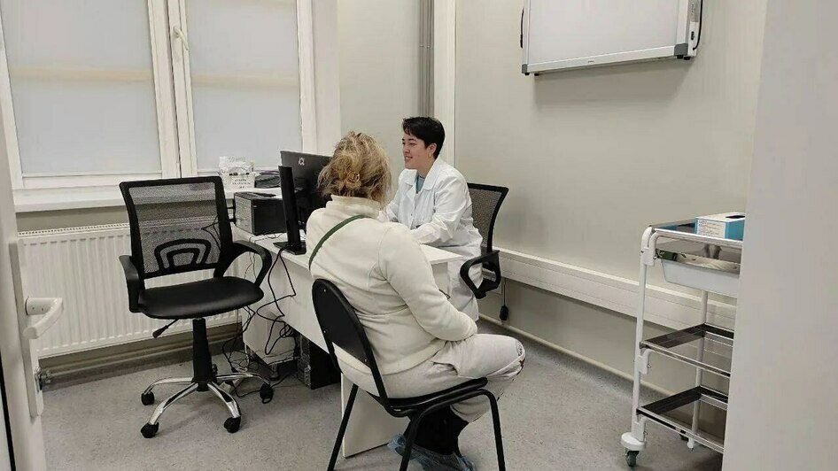 В Калининграде после реконструкции открылась поликлиника на улице Марины Расковой (фото) - Новости Калининграда | Фото: канал губернатора Калининградской области Алексея Беспрозванных / MAX