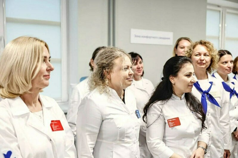 В Калининграде после реконструкции открылась поликлиника на улице Марины Расковой (фото) - Новости Калининграда | Фото: канал губернатора Калининградской области Алексея Беспрозванных / MAX