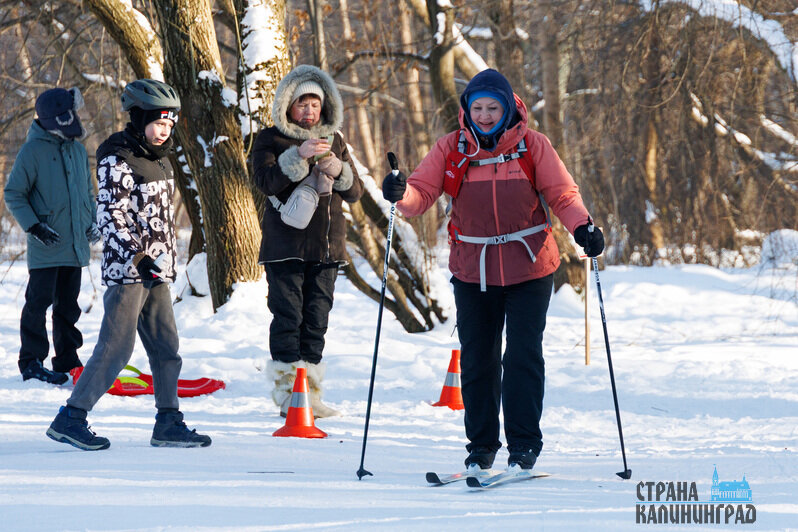 «Мы совсем не замерзли»: почти тысяча калининградцев поиграла в регби и волейбол на снегу в -18 градусов  | Фото: Александра Мелехова