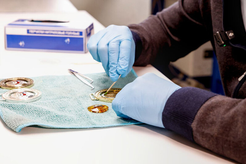 Алексей Беспрозванных принял участие в создании первой медали к X Российско-Китайским играм (фото) - Новости Калининграда | Фото: пресс-служба правительства Калининградской области