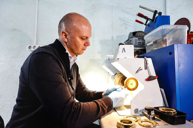 Алексей Беспрозванных принял участие в создании первой медали к X Российско-Китайским играм (фото) - Новости Калининграда | Фото: пресс-служба правительства Калининградской области