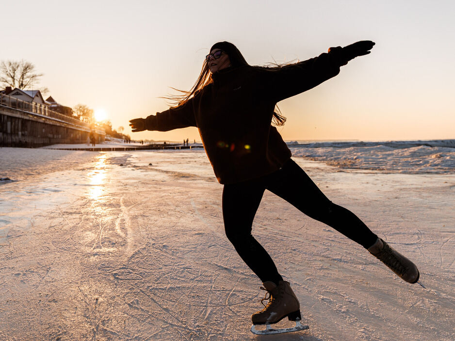 Фигурное катание на берегу Балтийского моря