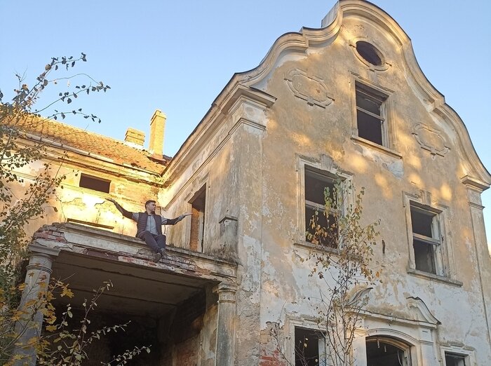 Здание бывшей усадьбы старинного рода фон Заукен в Озёрском районе | Фото: архив Аркадия Жердева