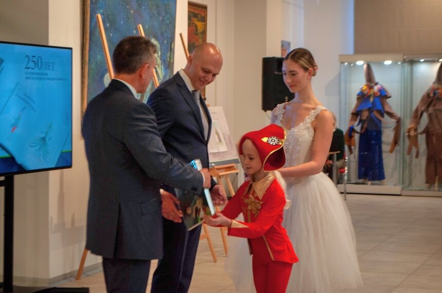 Презентацию книги посетил губернатор Алексей Бесспрозванных. | Фото: Ксения Андреева