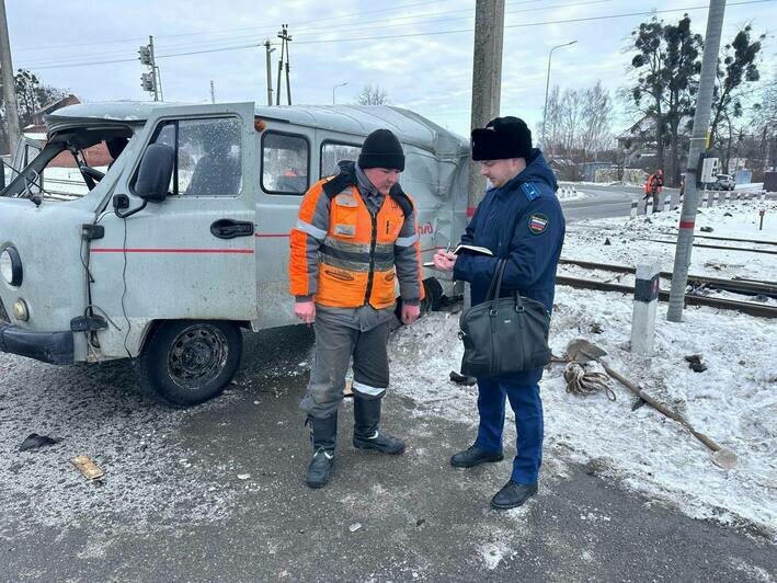 Водитель в тяжёлом состоянии: что известно о столкновении уазика с локомотивом в Калининградской области   - Новости Калининграда | Фото: Северо-Западная транспортная прокуратура 
