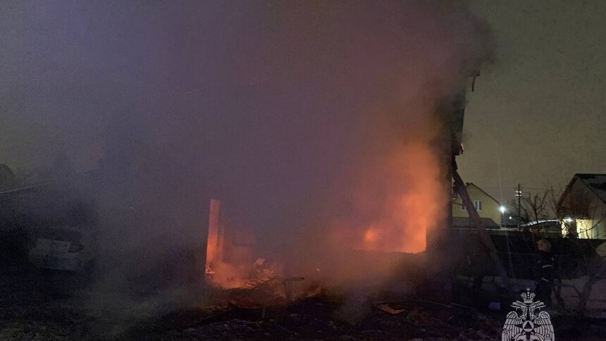 Мужчина проснулся, когда второй этаж полыхал  | Фото: ГУ МЧС России по Калининградской области 