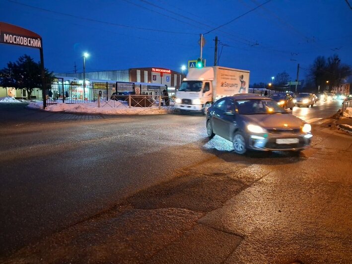 В Калининграде принялись латать одни улицы, а с других даже не убрали лёд (фото, видео) - Новости Калининграда | Фото Михаила Лаврукайтиса