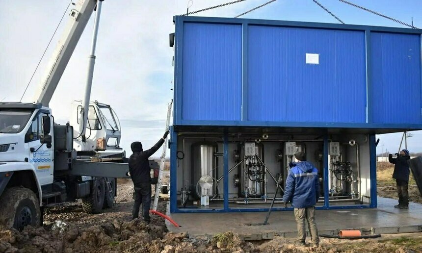В посёлке Яблоневка Гурьевского округа станцию водоподготовки уже установили  | Фото: тг-канал Алексея Беспрозванных