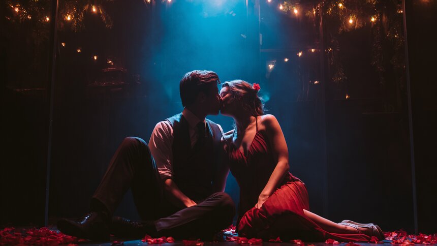 Испанские страсти, русская тоска и английский юмор: 12 февральских спектаклей калининградской драмы - Новости Калининграда | Иллюстрация: Алиса Игонина / Midjourney 