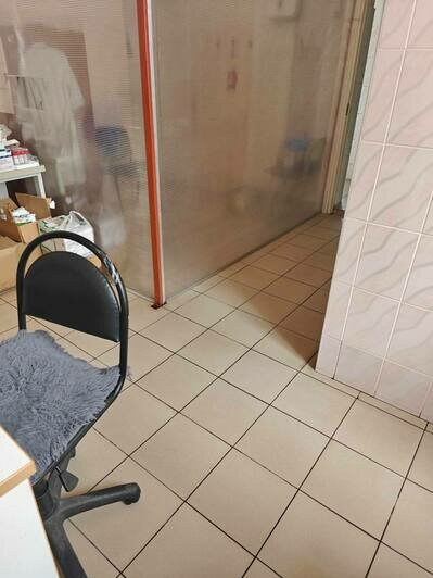 Сегодня днем в поликлинике провели ремонтные работы и убрали последствия ЧП. | Фото: Минздрав Калининградской области