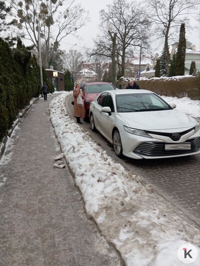 Случившиеся из-за гололёда ДТП на Верхнеозёрной в Калининграде парализовали движение в этом районе (фото) - Новости Калининграда | Фото читателя