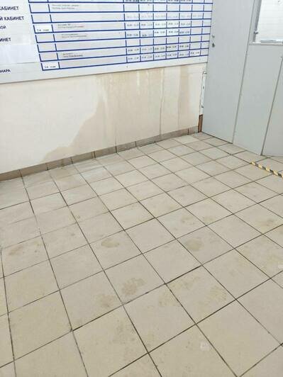 Сегодня днем в поликлинике провели ремонтные работы и убрали последствия ЧП. | Фото: Минздрав Калининградской области