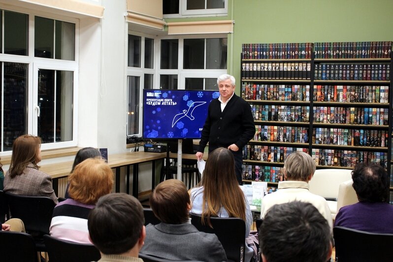 «Это и есть жизнь. Это и есть полёт»: худрук калининградского театра «Третий этаж» выпустил книгу о своём главном спектакле - Новости Калининграда | Фото: Калининградская областная научная библиотека