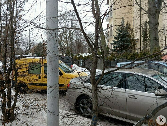 Случившиеся из-за гололёда ДТП на Верхнеозёрной в Калининграде парализовали движение в этом районе (фото) - Новости Калининграда | Фото читателя