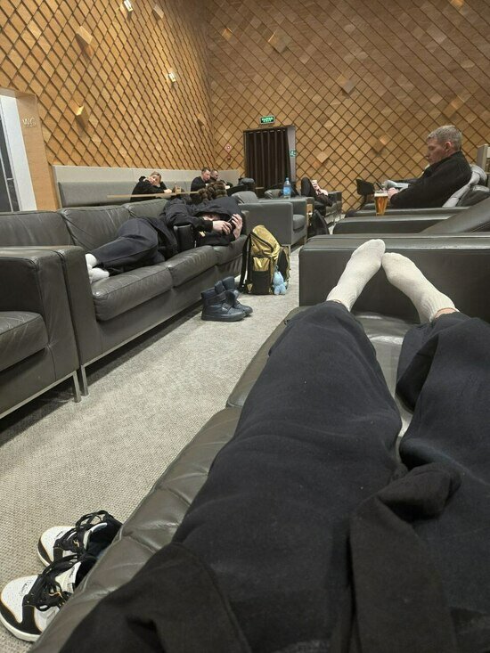 «Нет, ну это уже не смешно»: волейболистки «Локомотива» 12 часов ждут рейса в Калининград - Новости Калининграда | Фото: Екатерина Любушкина