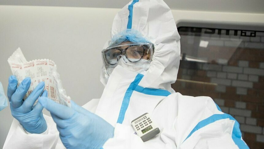 Мутирует и ускользает от иммунологов: медики рассказали, какой штамм коронавируса атакует россиян - Новости Калининграда | Фото: Александр Подгорчук / Архив «Клопс»