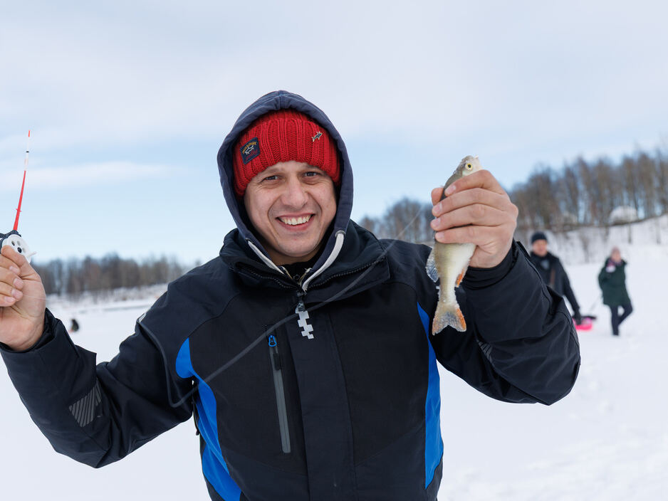 Соревнования по зимней рыбалке в парке «Аистово»