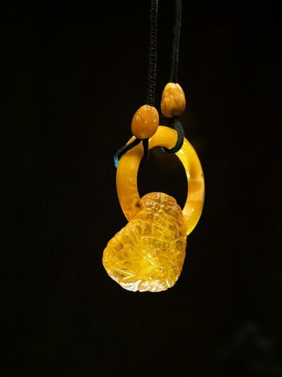 Бумажные украшения и эксперименты с формой: в Музее янтаря открылась выставка «Внимание! Работает авангард» - Новости Калининграда | Фото: Музей янтаря