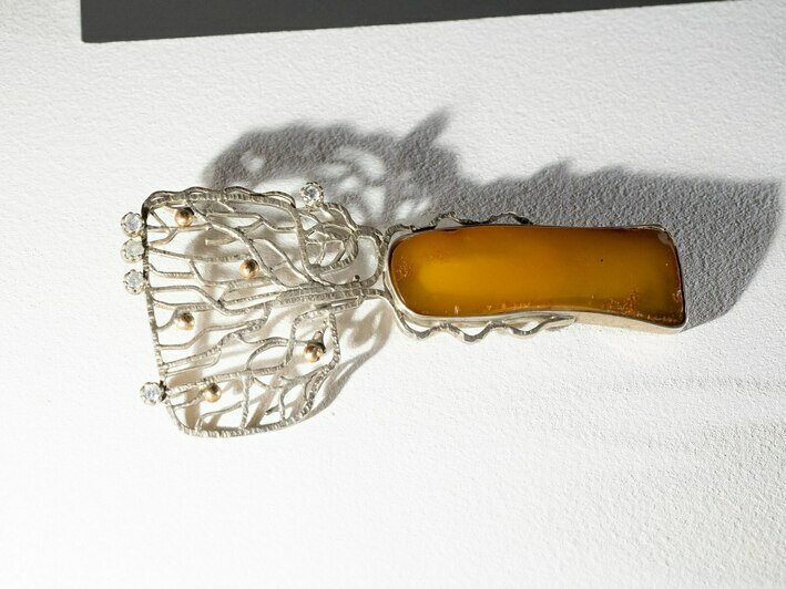 Бумажные украшения и эксперименты с формой: в Музее янтаря открылась выставка «Внимание! Работает авангард» - Новости Калининграда | Фото: Музей янтаря