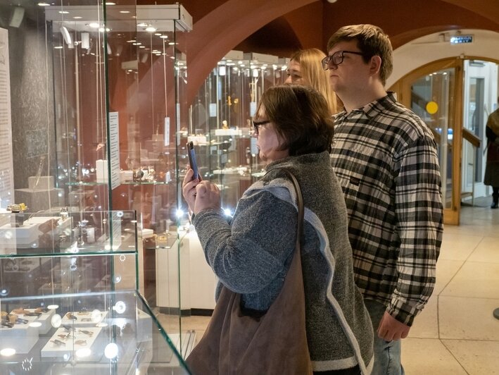 Бумажные украшения и эксперименты с формой: в Музее янтаря открылась выставка «Внимание! Работает авангард» - Новости Калининграда | Фото: Музей янтаря