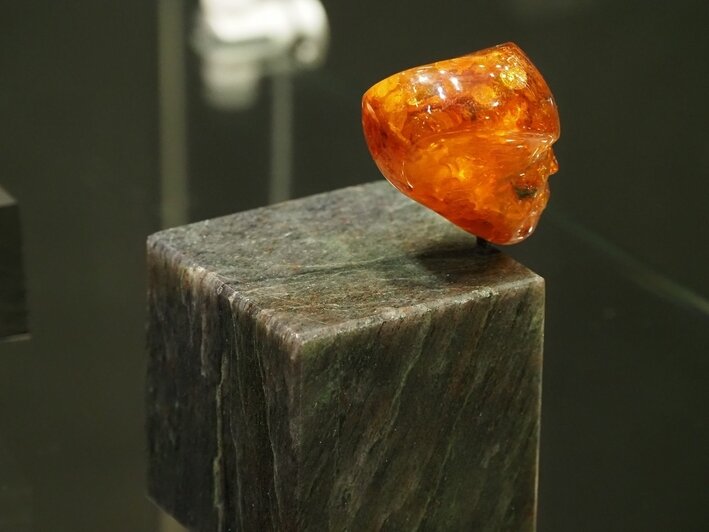 Бумажные украшения и эксперименты с формой: в Музее янтаря открылась выставка «Внимание! Работает авангард» - Новости Калининграда | Фото: Музей янтаря