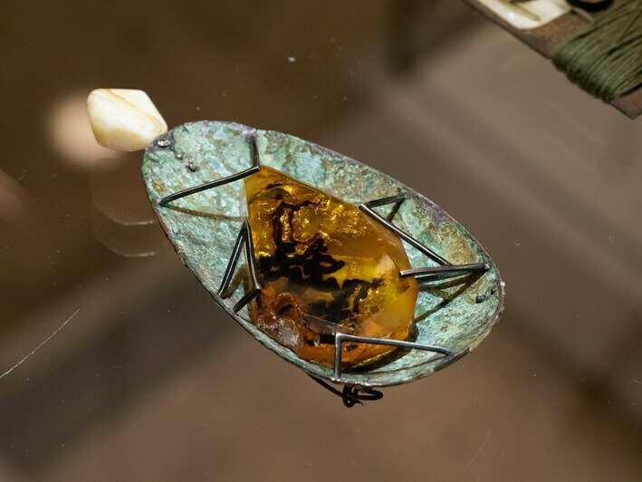 Бумажные украшения и эксперименты с формой: в Музее янтаря открылась выставка «Внимание! Работает авангард» - Новости Калининграда | Фото: Музей янтаря