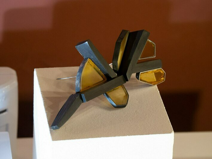 Бумажные украшения и эксперименты с формой: в Музее янтаря открылась выставка «Внимание! Работает авангард» - Новости Калининграда | Фото: Музей янтаря