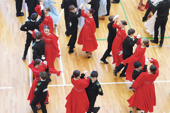 Бал провели танцмейстеры | Фото: группа министерства образования КО во «ВКонтакте»