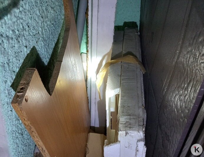 Захламление лестниц жилого дома в Рябиновке нарушает закон и чревато новым пожаром — МЧС   - Новости Калининграда | Фото: Евгений В.