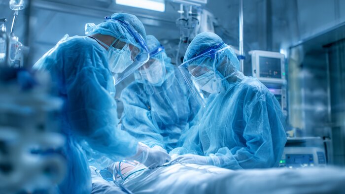 «Прилёг на снегу да ещё и ботиночки снял»: врач из Калининграда объяснил, что приводит к ампутации  - Новости Калининграда | Иллюстрация: Алиса Игонина / Midjourney