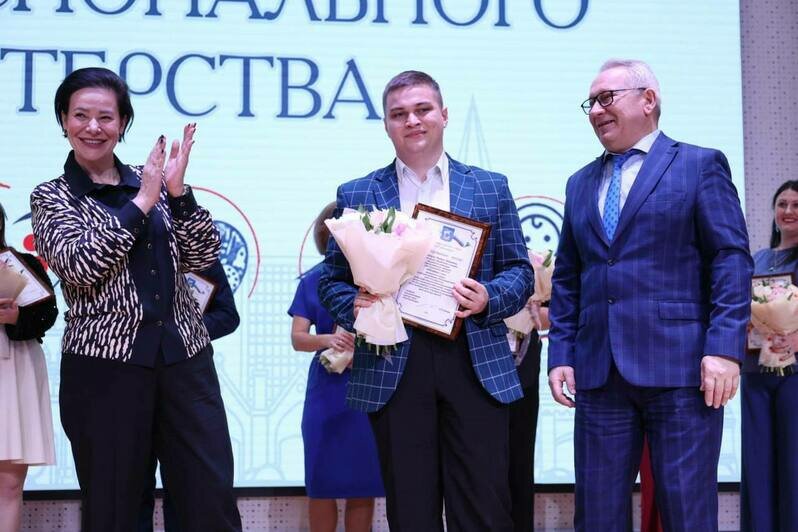 Также назвали лучшего воспитателя и победителей других номинаций | Фото: тг-канал Елены Дятловой