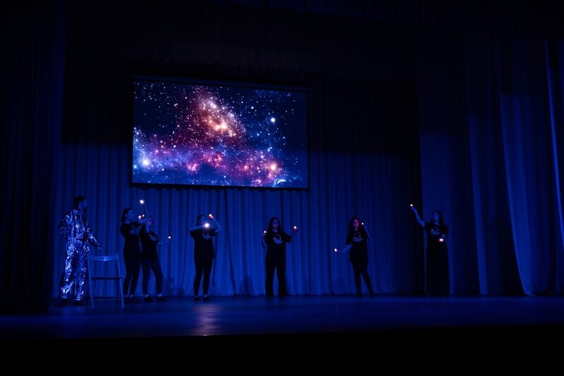 «Ребята не только актёры, но и сценаристы, исследователи, художники»: как работает молодёжный театр в Калининграде - Новости Калининграда | Фото:  Театральное отделение МАУ «Молодёжный центр»